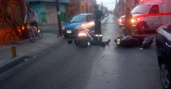 Autom Vil Impacta A Motociclista En Calle Del Barrio De Santiago