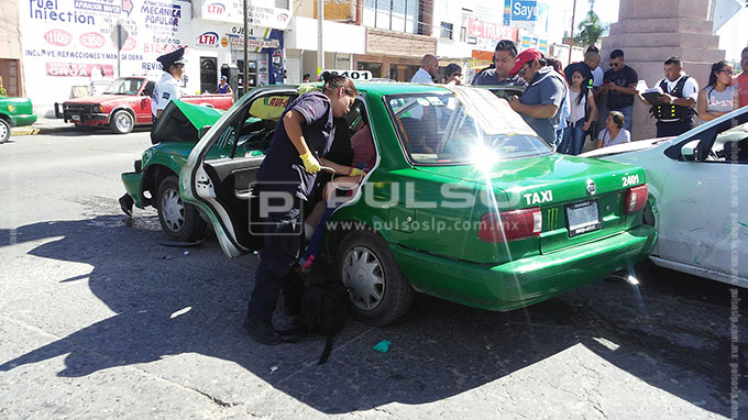 Cinco lesionados en aparatoso choque FOTOGALERÍA