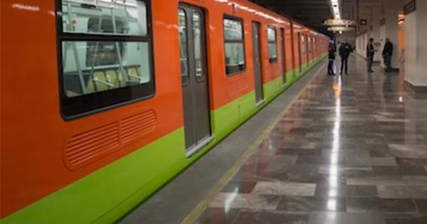 Hombre muere al caer a las vías del Metro en la estación Pantitlán