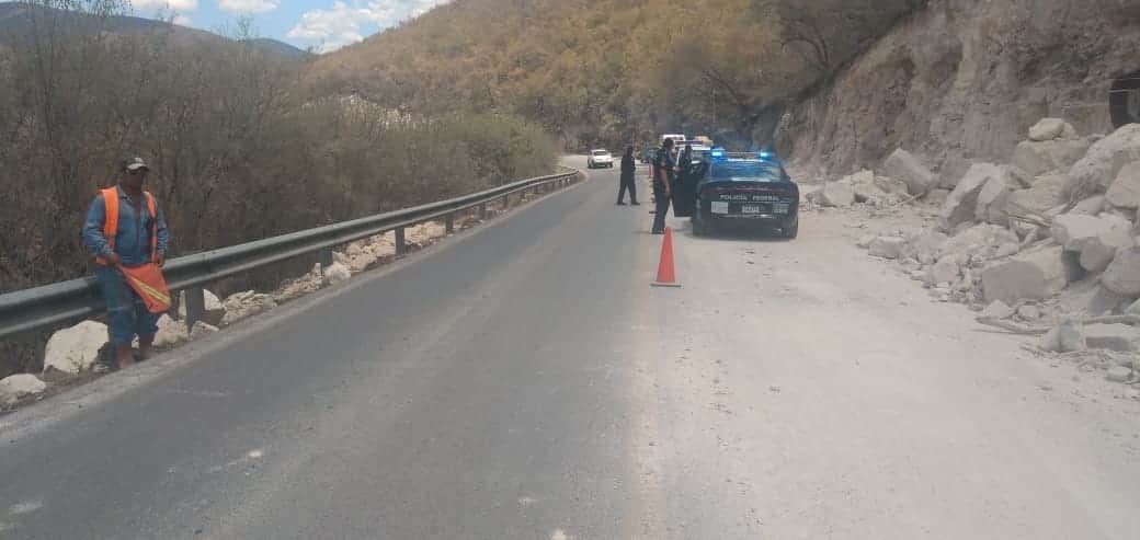 Se Desgaja Cerro En La Carretera A Rioverde Un Muerto