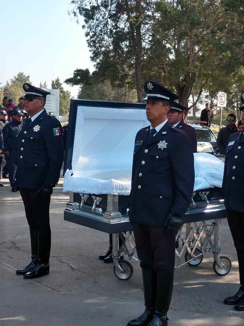 Rinden homenaje póstumo a policía asesinado en Las Pilitas FOTOS