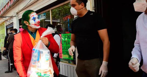 Artistas Callejeros De CDMX Reciben Alimentos Para Sobrevivir