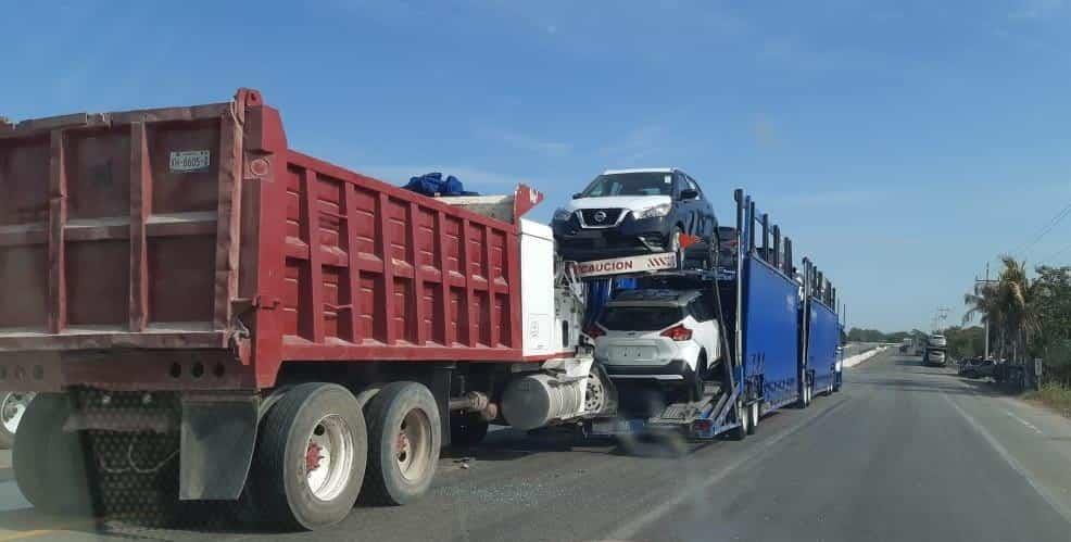 Camionero Choca Su Unidad Contra Un Tr Iler Nodriza En La Carretera