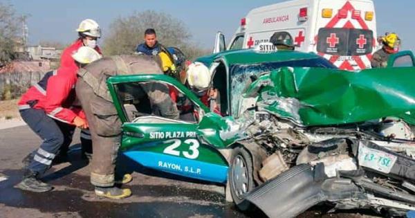 Aparatoso Choque En La Supercarretera A Rioverde