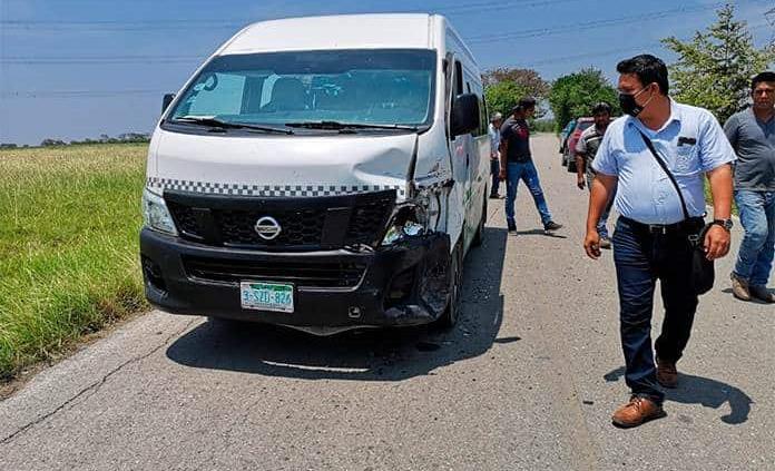 Chofer Invade Carril Y Ocasiona Percance