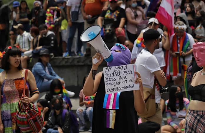 Cdmx Se Pinta De Colores Marcha Lgbt Se Dirige Al Z Calo