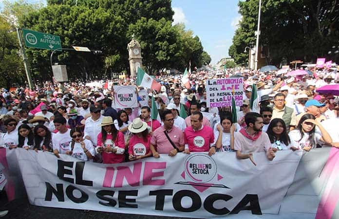 Miles De Mexicanos Marchan En Cdmx Contra La Reforma Electoral