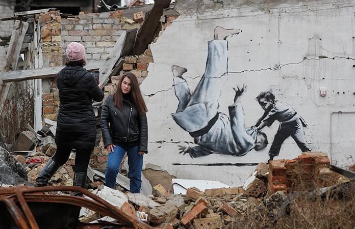 Banksy Pinta Siete Murales En Ucrania