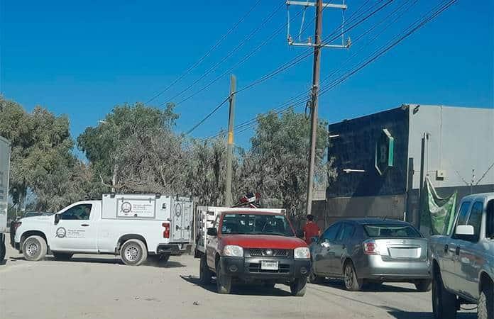 Empleado muere aplastado por pesada máquina