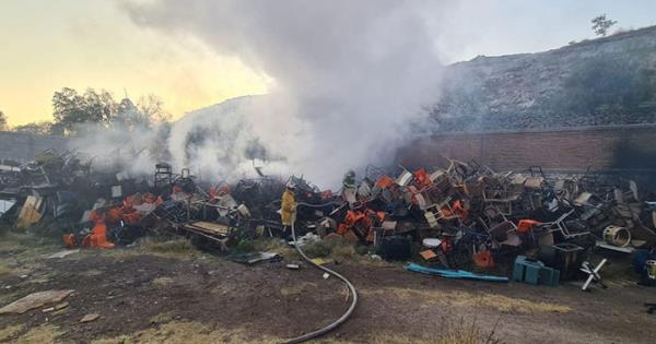 Evacuan a 300 alumnos de primaria Cristobal Colón por incendio en