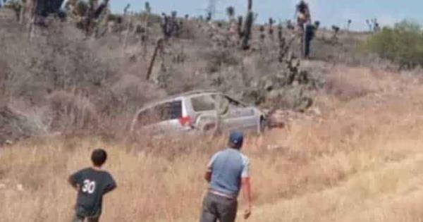 Dos Heridos Al Volcar Camioneta