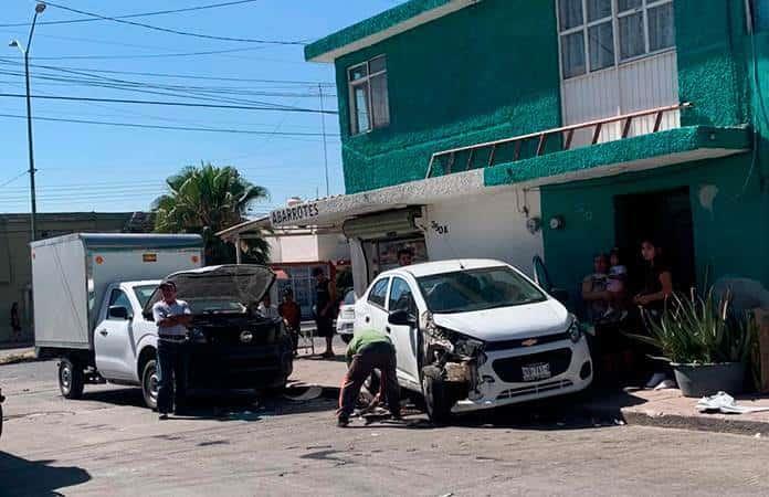 Carro Impacta Contra Autos Estacionados En Avenida M Xico