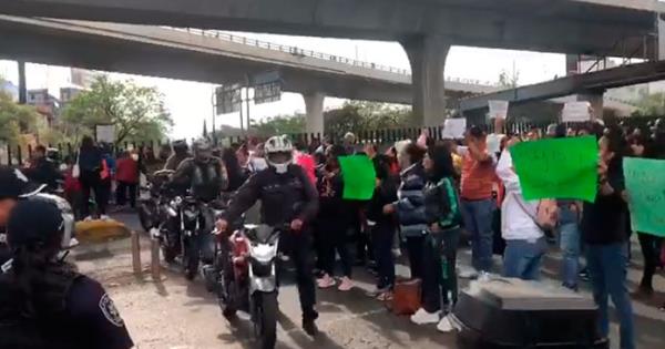 Bloqueos de maestros en Edomex cumplen más de 5 horas