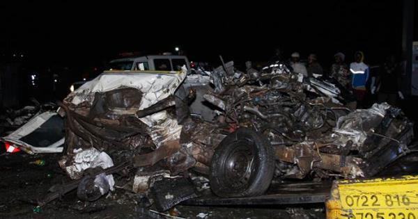 Sube a 52 el número de muertos tras arrollar un camión a vehículos y