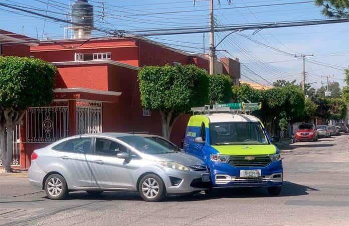 Da Os M Nimos Deja Percance Entre Autos