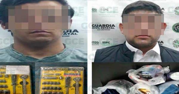 Sorprenden A Par De Farderos En Fragancia