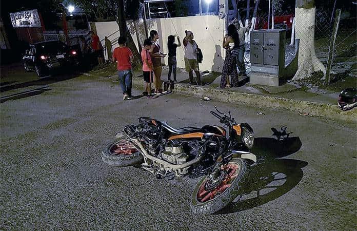 Adolescente En Moto Intenta Rebasar Y Choca