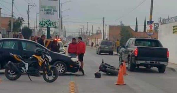 Chocan Moto Y Auto En Camino Real A Saltillo