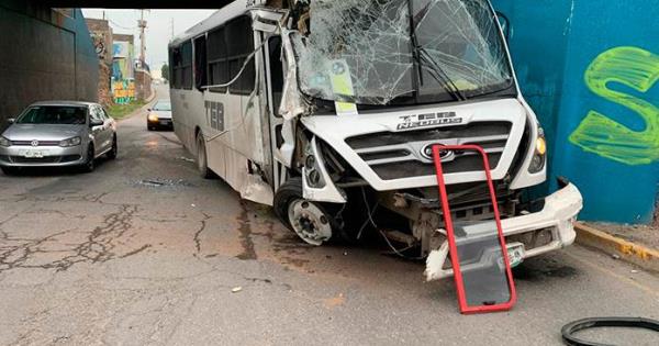 Camionero Resulta Lesionado Al Chocar En Puente Pemex