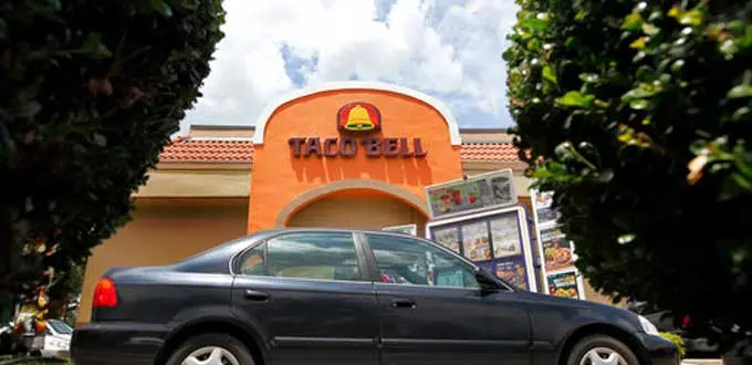Demandan a Taco Bell por brote de diarrea explosiva en EU