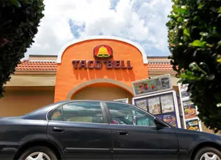 Demandan a Taco Bell por brote de diarrea explosiva en EU