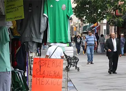 Venden en 550 pesos playeras de la Selecci&oacute;n afuera del Fan Fest