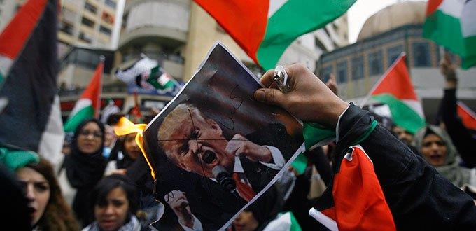 Palestina dice que no se plegará a amenazas o intimidación; EU acusa a Abás de insultar a Trump