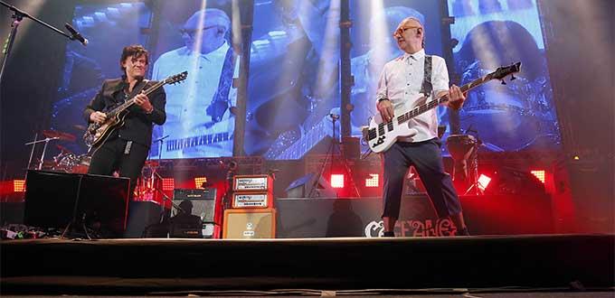 Interrumpen concierto de Caifanes en Culiacán por hospitalización de Sabo Romo