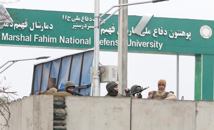 Ataque del EI contra universidad militar en Kabul deja once soldados y cuatro insurgentes muertos