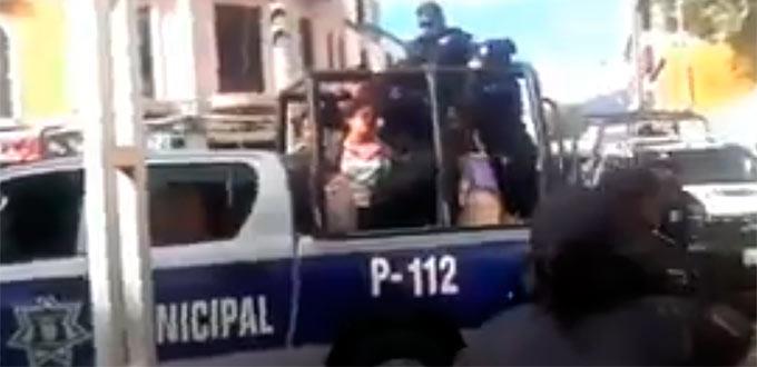 Policía de Tehuacán, Puebla, detiene a vendedora de tortillas por dar mal aspecto (VIDEO)