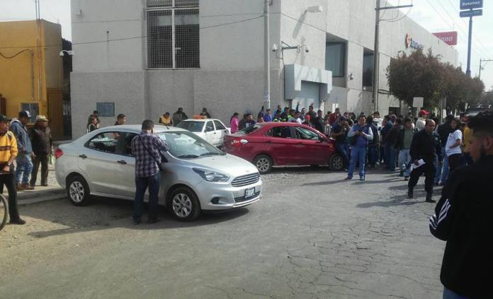 Autoridades exponen a ciudadanos,¡les vale madre!, dicen agredidos por taxistas