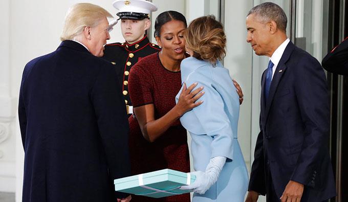 El regalo misterioso de Melania Trump a Michelle Obama fue un marco