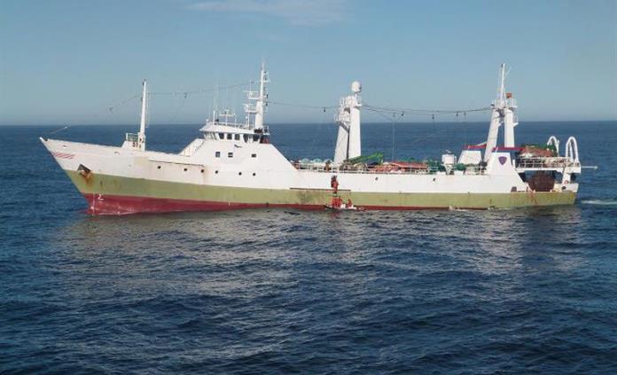 Argentina retiene buque español; lo acusa de pesca ilegal