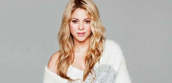 Shakira conmemora 30 años del lanzamiento de Pies Descalzos