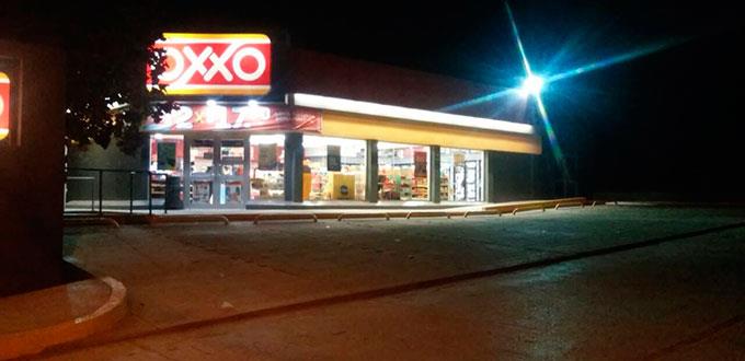 Asaltan tienda OXXO de la Col. La Pimienta