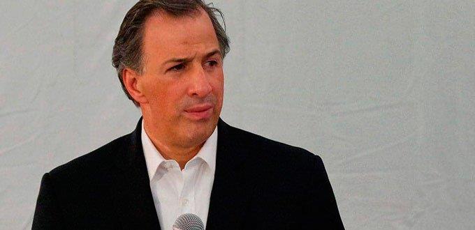 Meade celebra 49 años; presume que los ha vivido con honestidad y entrega