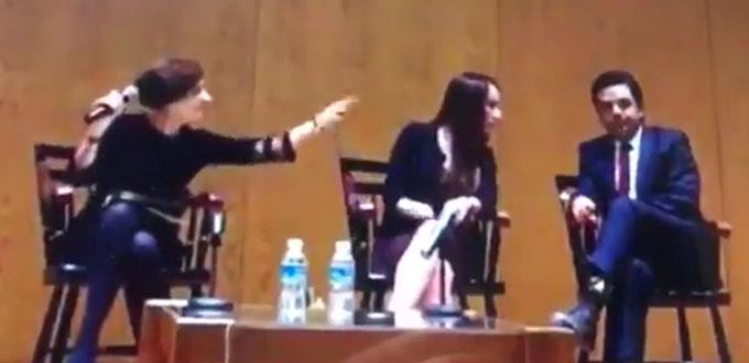Denise Dresser le truena los dedos a Gabriela Cuevas y Zoé Robledo por conversar durante una conferencia