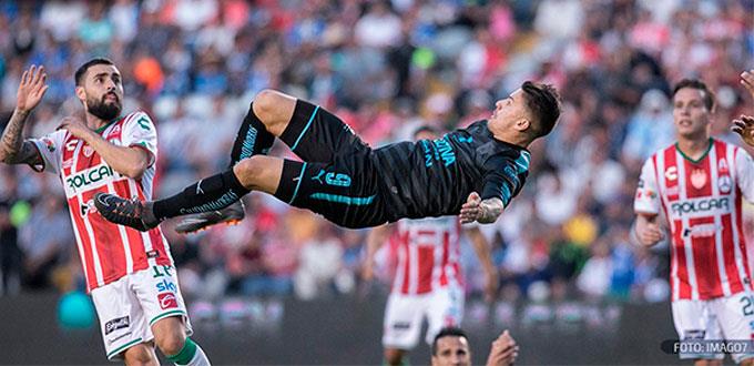 Con una chilena, Querétaro rescató empate ante Necaxa