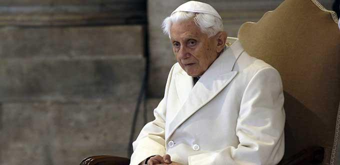 Benedicto XVI alaba a Francisco por su formación teológica y critica prejuicios sobre ambos
