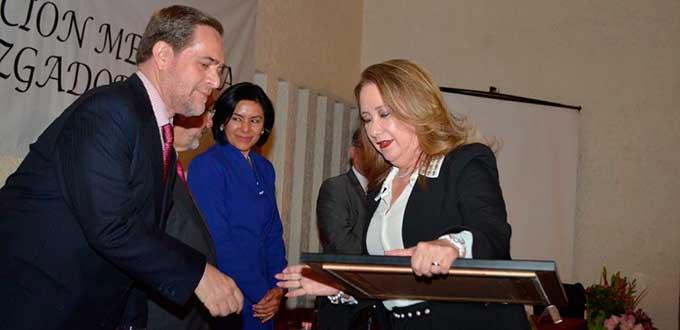 Recibe la magistrada Yazmín Esquivel la medalla “Mujeres por la Igualdad 2018”