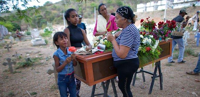 Critican silencio del Gobierno venezolano ante tragedia en cárcel y una fuga
