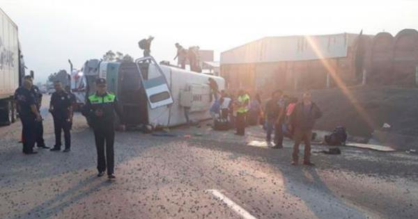 Vuelca Autobús De Pasajeros En Autopista México Puebla