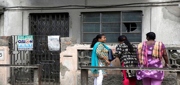 Arrestan a hombre por guardar cadáver de su madre en el congelador en la India