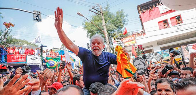 Grupos a favor y en contra salen a la calle