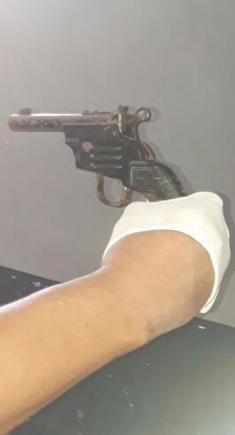 Arrestan a lava carros por amenazar con un arma de fuego a una persona