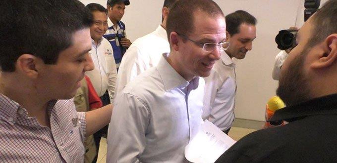 Joven que increpó a Anaya en Mérida pertenece al PRI, afirma PAN