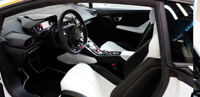 Arrestan en EEUU a hombre que recibió apoyo federal por Covid... y se compró un Lamborghini