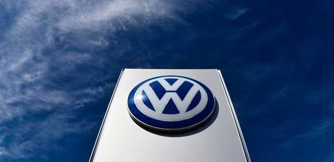 Presentan cargos por fraude a exdirectivo de Volkswagen por caso de motores trucados