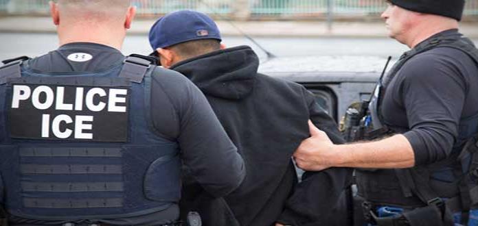 Servicio de inmigración de EEUU y autoridades locales se enfrentan por detenidos