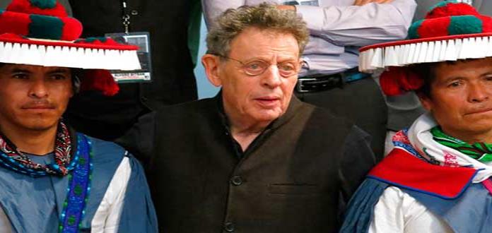 Philip Glass comparte su pasión por la cultura wixárika; ha subido 9 veces la montaña sagrada en Catorce